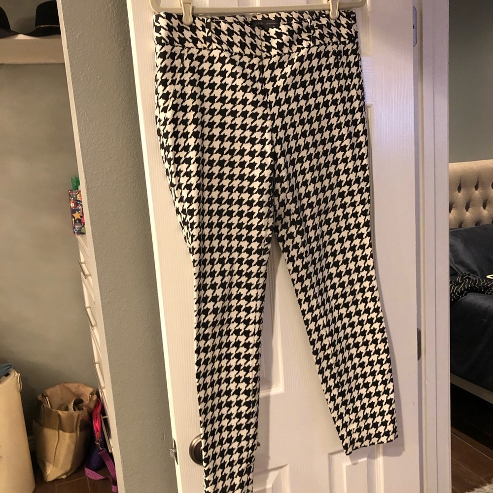 The limited exact trench capris